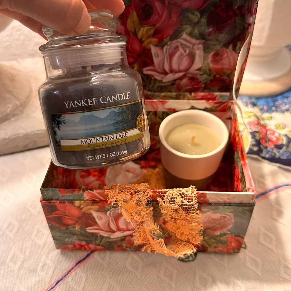 Yankee Candle Mountain Lake Jar with Floral Box